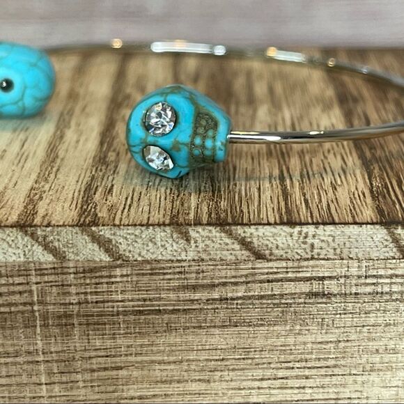 Skull Cuff Bracelet - Picture 2 of 4